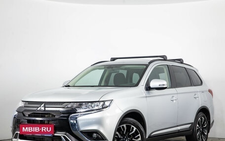 Mitsubishi Outlander III рестайлинг 3, 2022 год, 2 449 000 рублей, 4 фотография