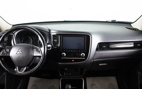 Mitsubishi Outlander III рестайлинг 3, 2022 год, 2 449 000 рублей, 14 фотография