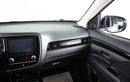 Mitsubishi Outlander III рестайлинг 3, 2022 год, 2 449 000 рублей, 15 фотография