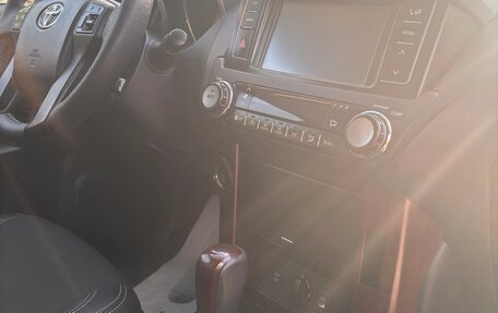 Toyota Land Cruiser Prado 150 рестайлинг 2, 2015 год, 3 600 000 рублей, 12 фотография