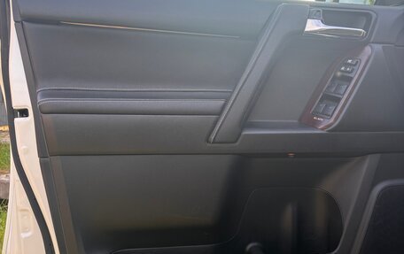 Toyota Land Cruiser Prado 150 рестайлинг 2, 2015 год, 3 600 000 рублей, 15 фотография