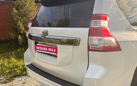 Toyota Land Cruiser Prado 150 рестайлинг 2, 2015 год, 3 600 000 рублей, 14 фотография