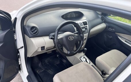 Toyota Yaris III рестайлинг, 2007 год, 590 000 рублей, 10 фотография