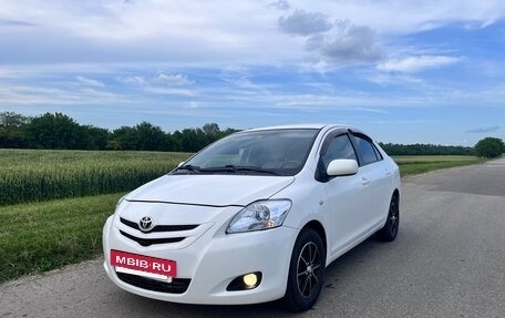 Toyota Yaris III рестайлинг, 2007 год, 590 000 рублей, 2 фотография