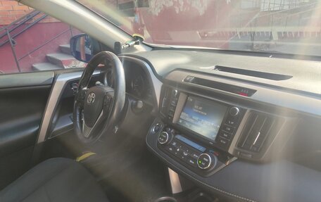 Toyota RAV4, 2018 год, 2 280 000 рублей, 10 фотография