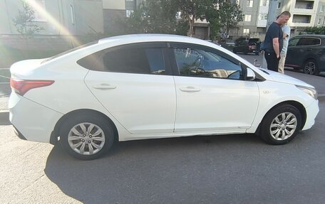 Hyundai Solaris II рестайлинг, 2018 год, 520 000 рублей, 2 фотография