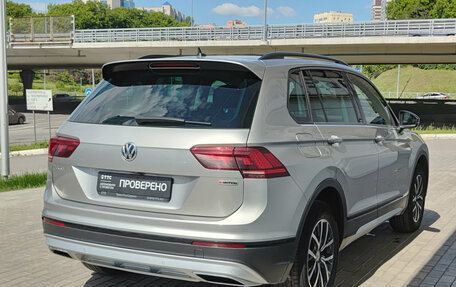 Volkswagen Tiguan II, 2020 год, 2 450 000 рублей, 5 фотография