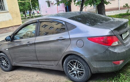 Hyundai Solaris II рестайлинг, 2013 год, 400 000 рублей, 5 фотография