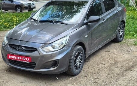 Hyundai Solaris II рестайлинг, 2013 год, 400 000 рублей, 2 фотография