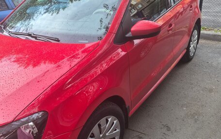 Volkswagen Polo VI (EU Market), 2012 год, 800 000 рублей, 2 фотография