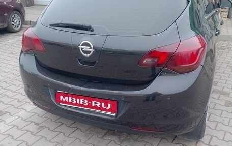 Opel Astra J, 2011 год, 530 000 рублей, 2 фотография