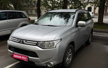 Mitsubishi Outlander III рестайлинг 3, 2013 год, 1 150 000 рублей, 2 фотография