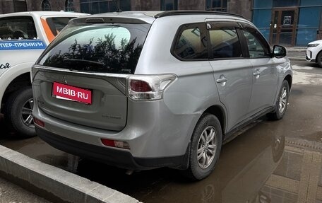 Mitsubishi Outlander III рестайлинг 3, 2013 год, 1 150 000 рублей, 4 фотография