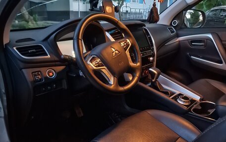 Mitsubishi Montero Sport, 2023 год, 5 850 000 рублей, 6 фотография