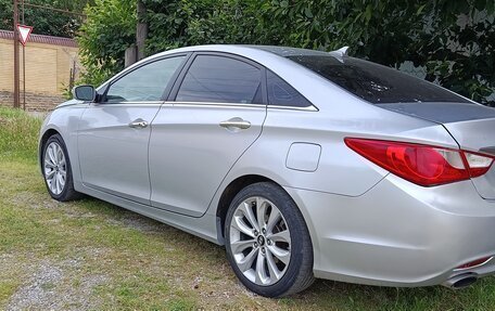 Hyundai Sonata VI, 2010 год, 850 000 рублей, 2 фотография