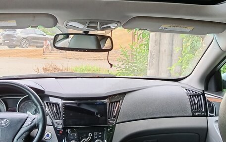 Hyundai Sonata VI, 2010 год, 850 000 рублей, 8 фотография