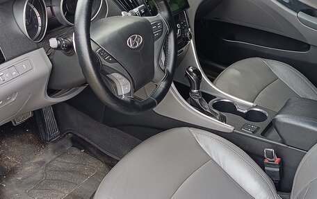 Hyundai Sonata VI, 2010 год, 850 000 рублей, 6 фотография
