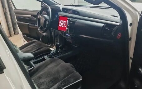 Toyota Hilux VIII, 2021 год, 5 200 000 рублей, 6 фотография
