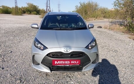 Toyota Yaris, 2021 год, 1 200 000 рублей, 2 фотография