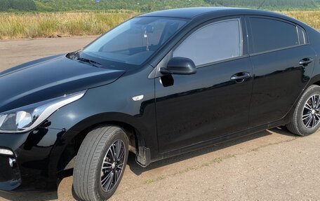 KIA Rio IV, 2020 год, 1 650 000 рублей, 2 фотография