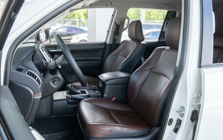 Toyota Land Cruiser Prado 150 рестайлинг 2, 2016 год, 4 260 000 рублей, 13 фотография