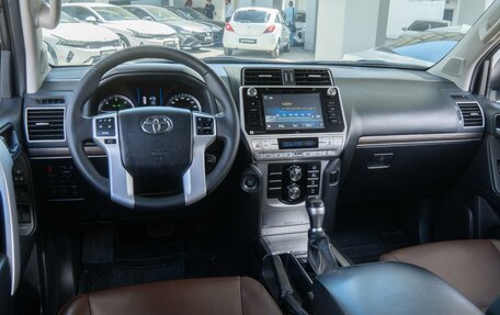Toyota Land Cruiser Prado 150 рестайлинг 2, 2016 год, 4 260 000 рублей, 9 фотография