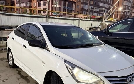 Hyundai Solaris II рестайлинг, 2015 год, 779 000 рублей, 2 фотография