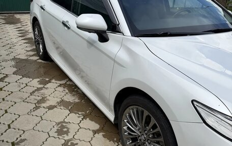 Toyota Camry, 2019 год, 3 050 000 рублей, 4 фотография