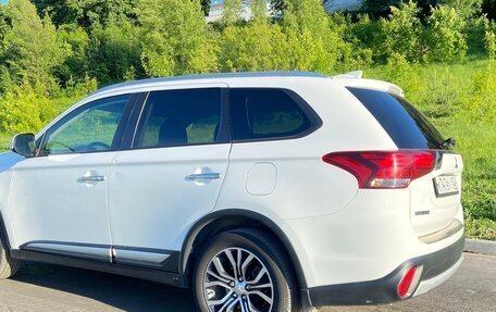 Mitsubishi Outlander III рестайлинг 3, 2018 год, 1 490 000 рублей, 6 фотография