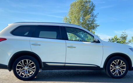 Mitsubishi Outlander III рестайлинг 3, 2018 год, 1 490 000 рублей, 4 фотография