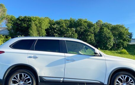 Mitsubishi Outlander III рестайлинг 3, 2018 год, 1 490 000 рублей, 14 фотография