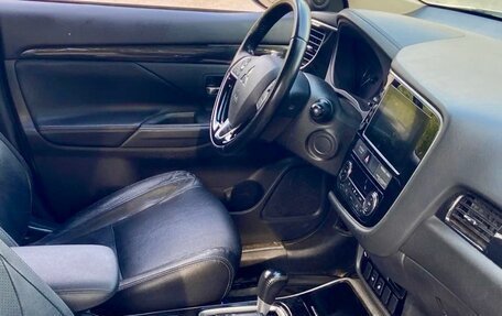 Mitsubishi Outlander III рестайлинг 3, 2018 год, 1 490 000 рублей, 28 фотография