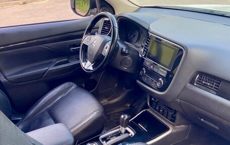 Mitsubishi Outlander III рестайлинг 3, 2018 год, 1 490 000 рублей, 29 фотография