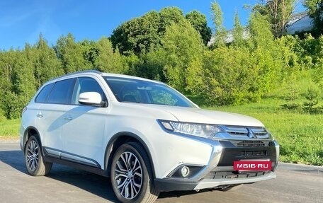 Mitsubishi Outlander III рестайлинг 3, 2018 год, 1 490 000 рублей, 18 фотография