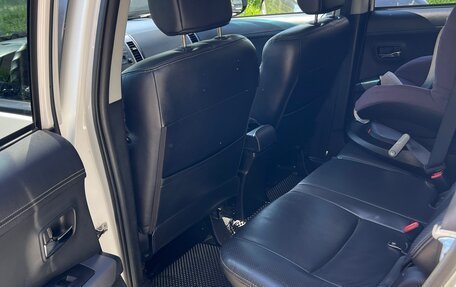 Mitsubishi Outlander III рестайлинг 3, 2010 год, 1 250 000 рублей, 15 фотография