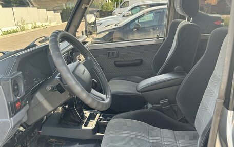 Toyota Land Cruiser 70, 1993 год, 2 000 000 рублей, 11 фотография