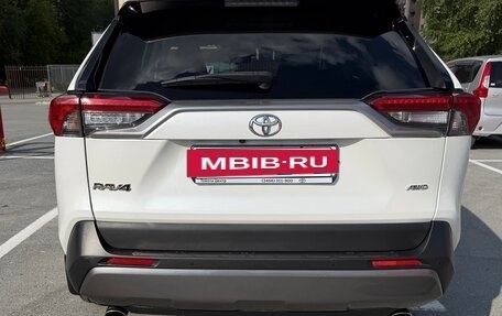 Toyota RAV4, 2019 год, 3 500 000 рублей, 3 фотография