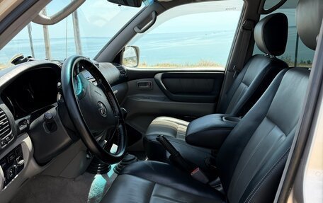 Toyota Land Cruiser 100 рестайлинг 2, 2007 год, 4 000 000 рублей, 13 фотография