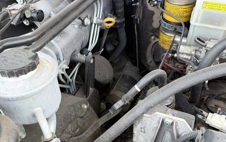 Toyota Land Cruiser 100 рестайлинг 2, 2007 год, 4 000 000 рублей, 23 фотография