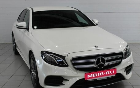 Mercedes-Benz E-Класс, 2019 год, 4 300 000 рублей, 3 фотография