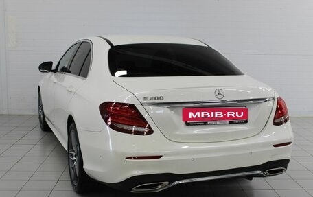 Mercedes-Benz E-Класс, 2019 год, 4 300 000 рублей, 10 фотография