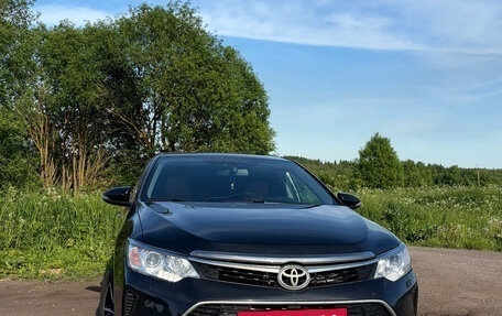 Toyota Camry, 2017 год, 2 300 000 рублей, 2 фотография