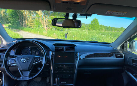 Toyota Camry, 2017 год, 2 300 000 рублей, 13 фотография