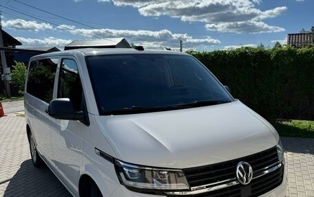 Volkswagen Multivan T6 рестайлинг, 2021 год, 6 000 000 рублей, 1 фотография