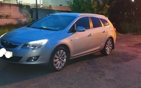 Opel Astra J, 2012 год, 780 000 рублей, 1 фотография