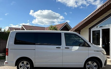 Volkswagen Multivan T6 рестайлинг, 2021 год, 6 000 000 рублей, 2 фотография