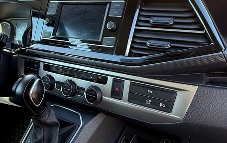 Volkswagen Multivan T6 рестайлинг, 2021 год, 6 000 000 рублей, 7 фотография
