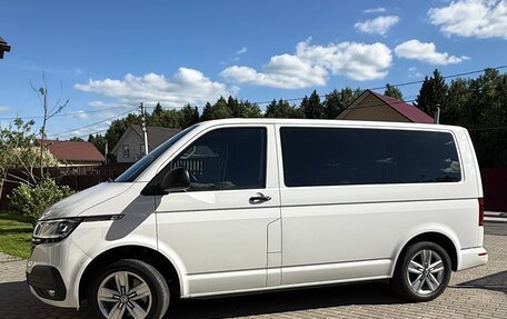 Volkswagen Multivan T6 рестайлинг, 2021 год, 6 000 000 рублей, 4 фотография