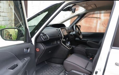 Nissan Serena IV, 2018 год, 1 860 000 рублей, 8 фотография