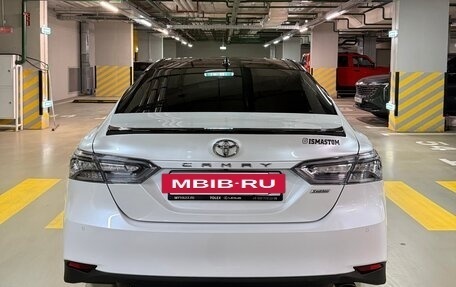 Toyota Camry, 2021 год, 3 200 000 рублей, 4 фотография